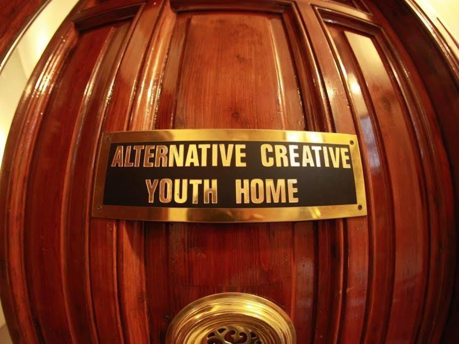 Alternative Creative Youth Hostel Барселона Екстериор снимка